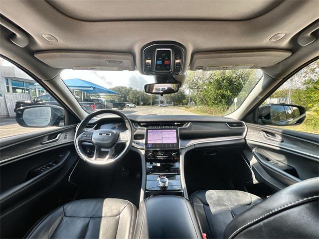 Photo of 2022 Diamond Black Crystal Pearlcoat Jeep Grand Cherokee L