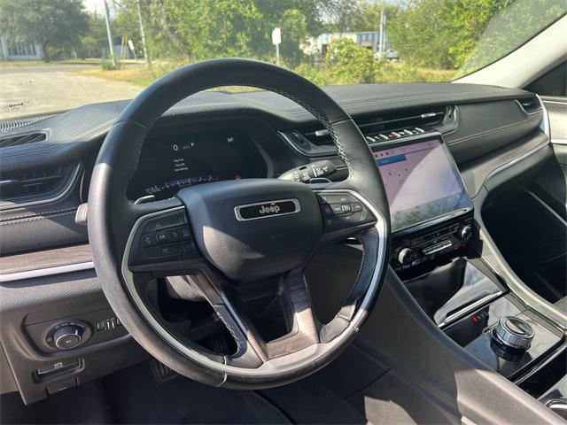 Photo of 2022 Diamond Black Crystal Pearlcoat Jeep Grand Cherokee L