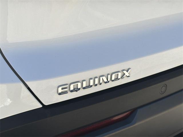 Photo of 2025 Summit White Chevrolet Equinox