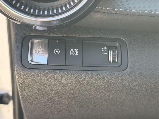 Photo of 2025 Summit White Chevrolet Equinox