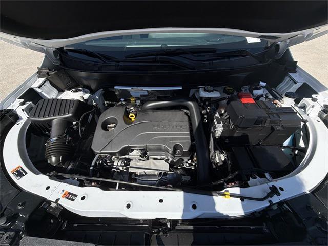 Photo of 2025 Summit White Chevrolet Equinox