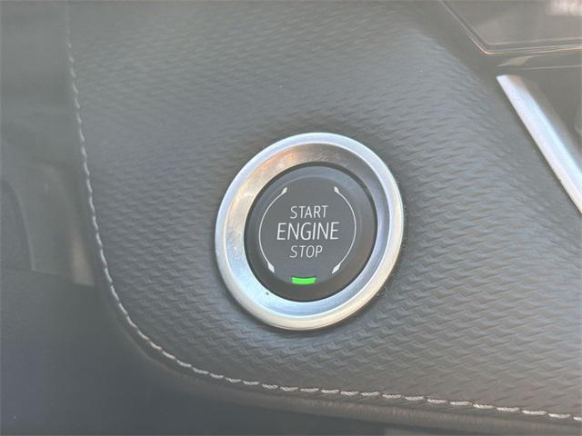 Photo of 2025 Summit White Chevrolet Equinox