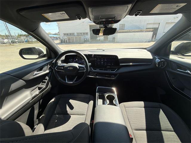 Photo of 2025 Summit White Chevrolet Equinox