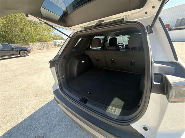 Photo of 2025 Summit White Chevrolet Equinox