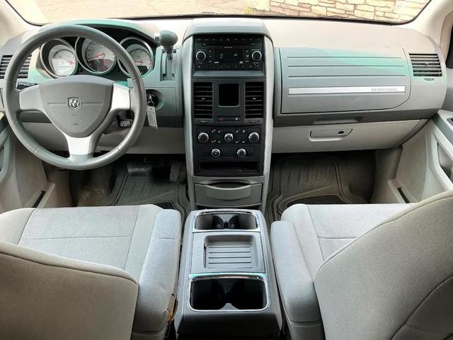 Photo of 2008 Bright Silver Metallic Clearcoat Dodge Grand Caravan
