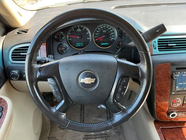 Photo of 2008 Pearl White Chevrolet Suburban