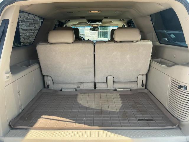 Photo of 2008 Pearl White Chevrolet Suburban