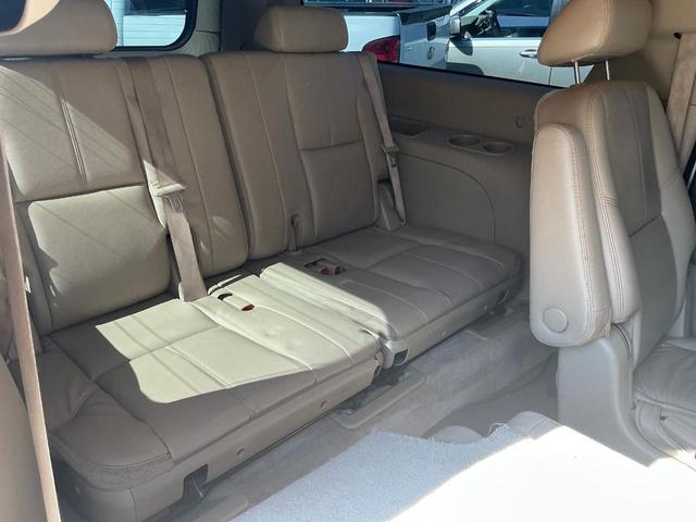 Photo of 2008 Pearl White Chevrolet Suburban