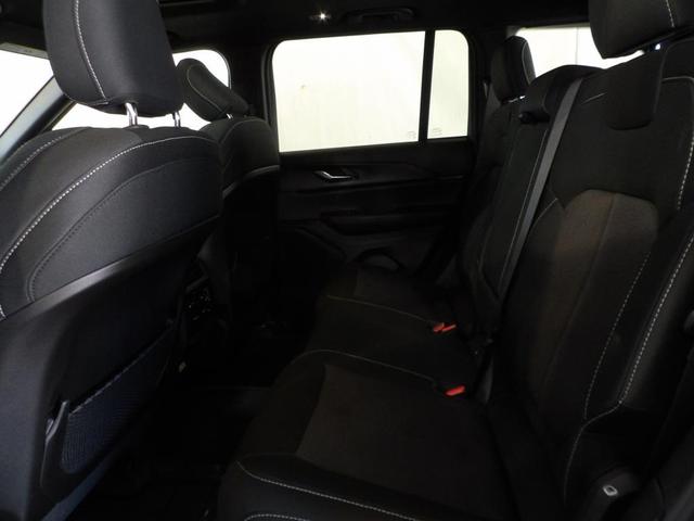 Photo of 2025 Silver Jeep Grand Cherokee
