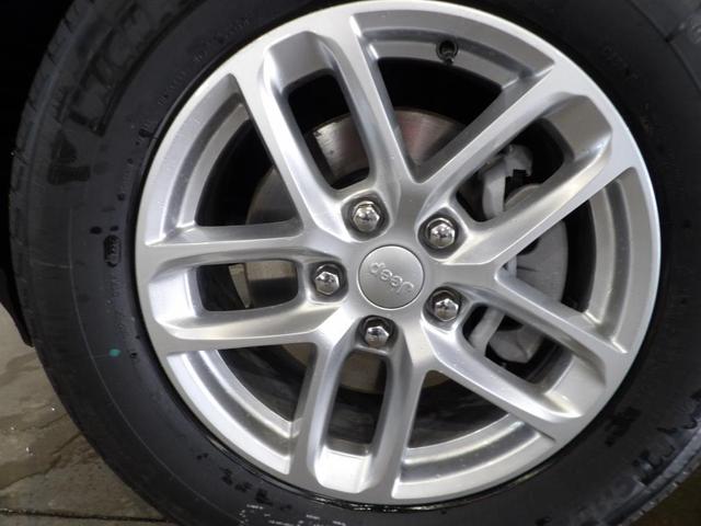 Photo of 2025 Silver Jeep Grand Cherokee