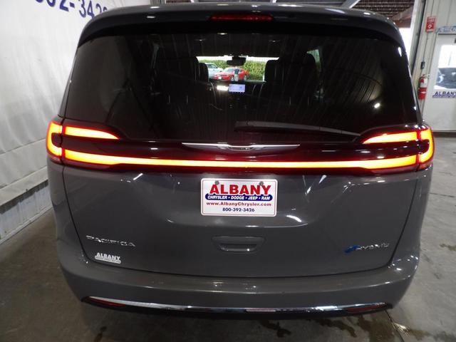 Photo of 2022 Gray Chrysler Pacifica Hybrid