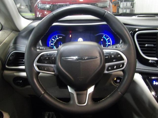 Photo of 2022 Gray Chrysler Pacifica Hybrid