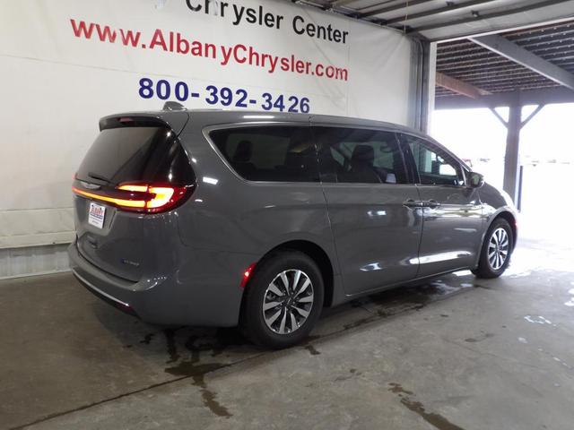 Photo of 2022 Gray Chrysler Pacifica Hybrid