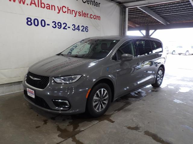 Photo of 2022 Gray Chrysler Pacifica Hybrid