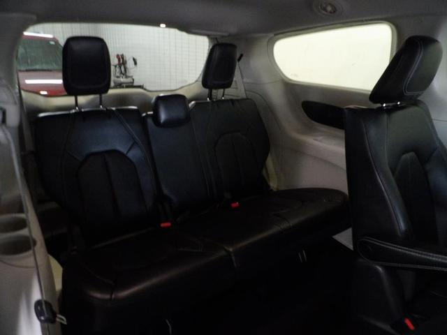 Photo of 2022 Gray Chrysler Pacifica Hybrid
