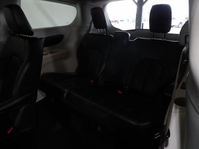 Photo of 2022 Gray Chrysler Pacifica Hybrid
