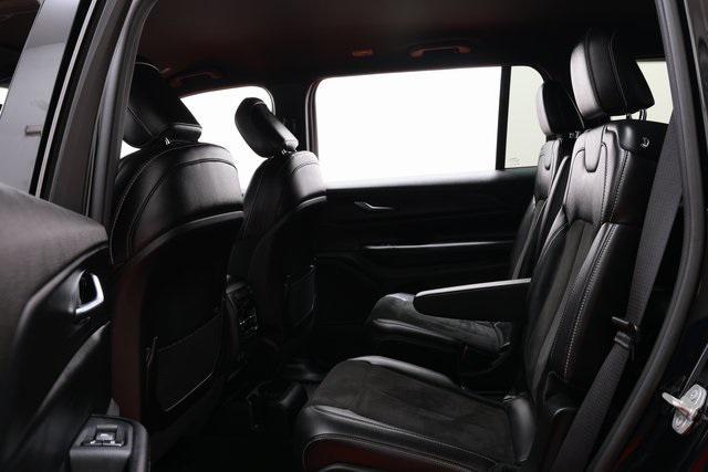 Photo of 2023 Diamond Black Crystal Pearlcoat Jeep Grand Cherokee L