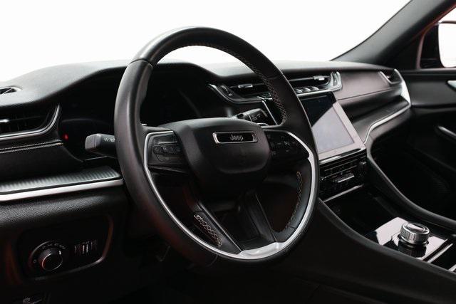 Photo of 2023 Diamond Black Crystal Pearlcoat Jeep Grand Cherokee L