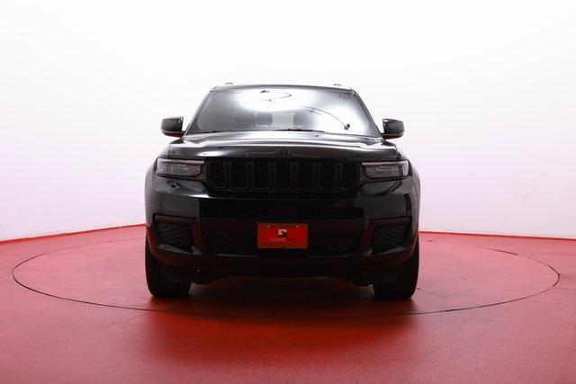 Photo of 2023 Diamond Black Crystal Pearlcoat Jeep Grand Cherokee L