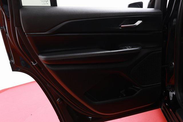 Photo of 2023 Diamond Black Crystal Pearlcoat Jeep Grand Cherokee L