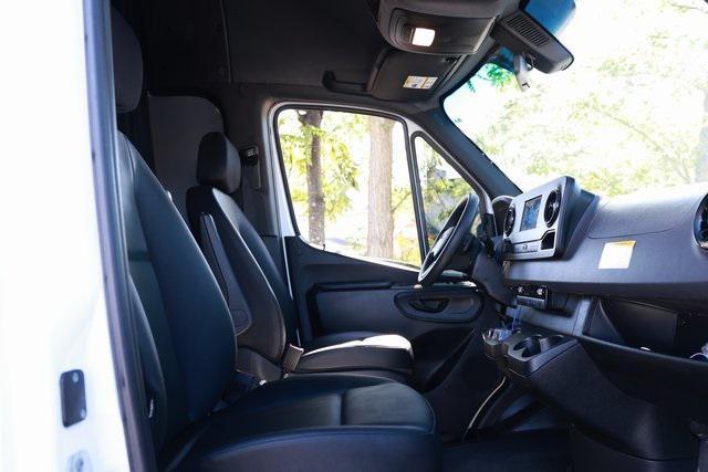 Photo of 2023 White Mercedes-Benz Sprinter 2500