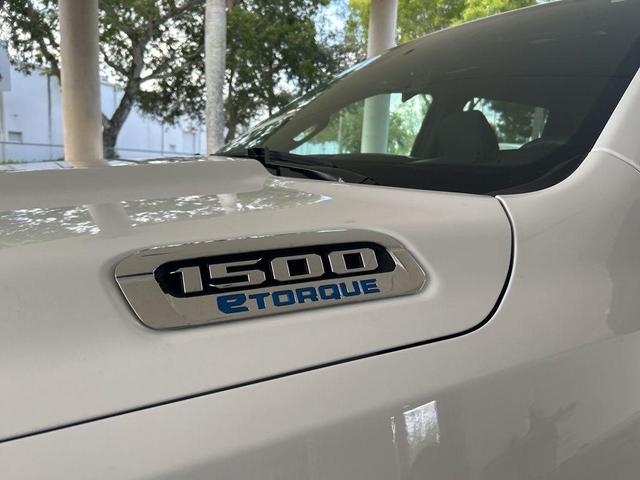 Photo of 2025 Bright White Clearcoat RAM 1500
