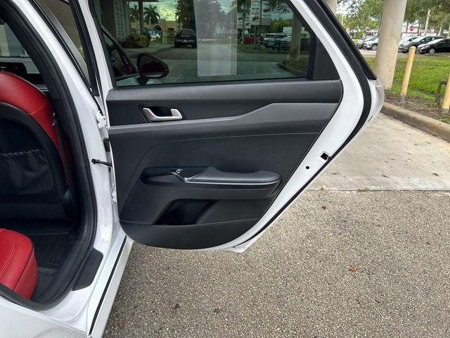 Photo of 2022 Glacial White Pearl Kia K5