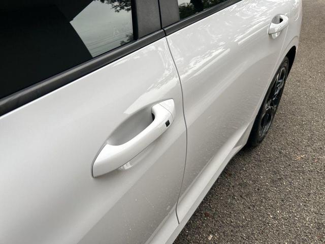 Photo of 2022 Glacial White Pearl Kia K5
