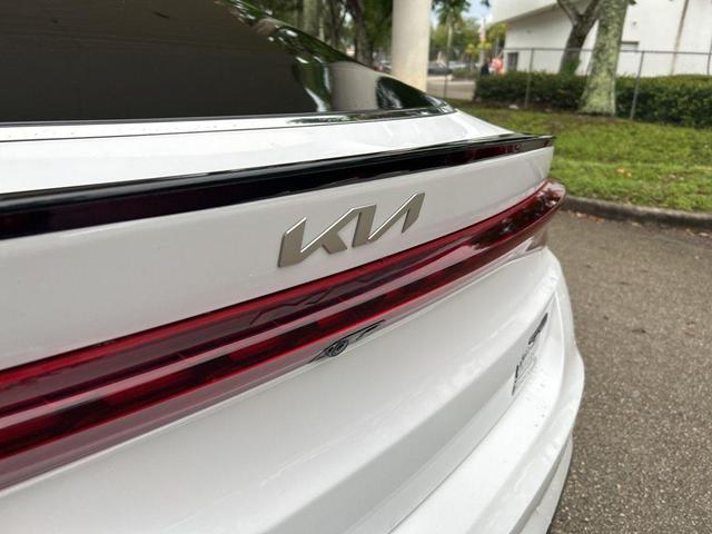 Photo of 2022 Glacial White Pearl Kia K5