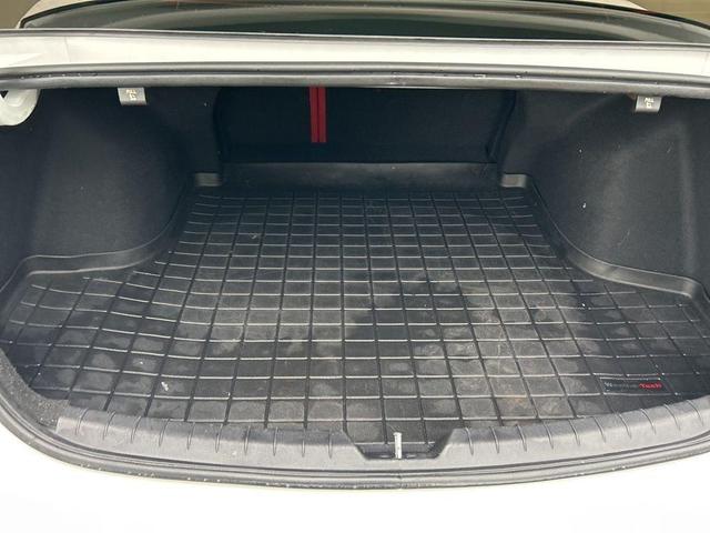 Photo of 2022 Glacial White Pearl Kia K5