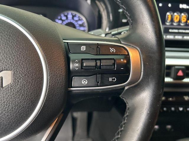 Photo of 2022 Glacial White Pearl Kia K5