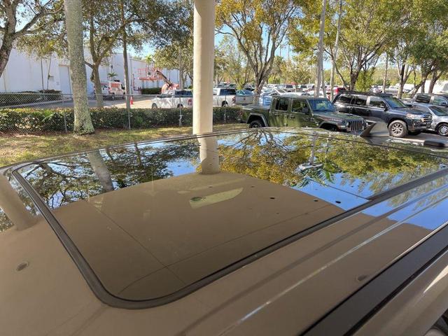 Photo of 2025 Granite Crystal Clearcoat Metallic RAM 1500
