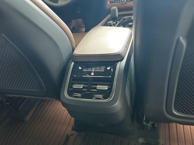 Photo of 2024 Bright Volvo XC90