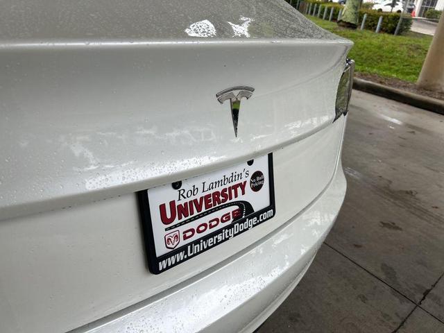 Photo of 2021 White Tesla Model 3