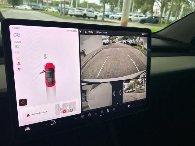 Photo of 2021 White Tesla Model 3
