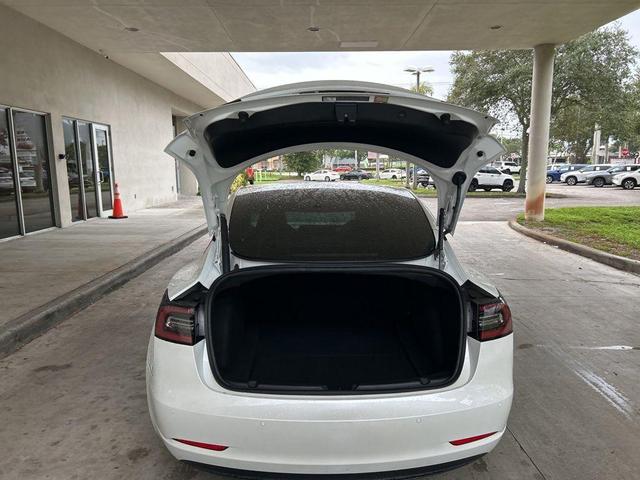 Photo of 2021 White Tesla Model 3