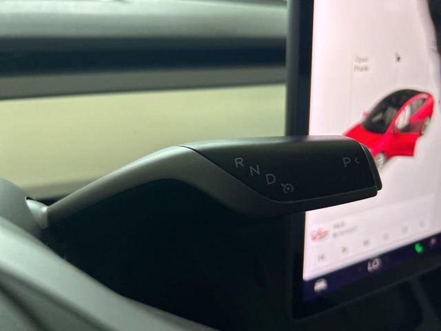 Photo of 2021 White Tesla Model 3