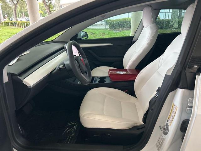 Photo of 2021 White Tesla Model 3