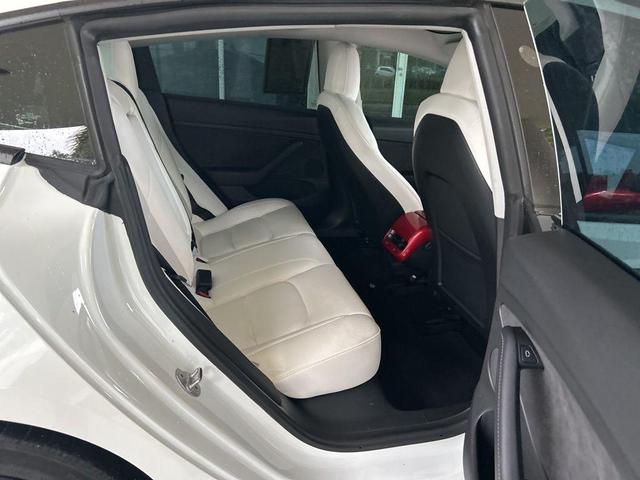 Photo of 2021 White Tesla Model 3