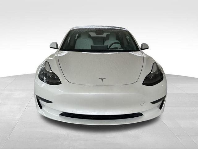 Photo of 2021 White Tesla Model 3