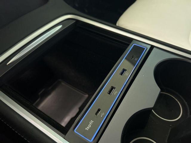 Photo of 2021 White Tesla Model 3