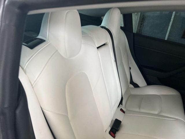 Photo of 2021 White Tesla Model 3