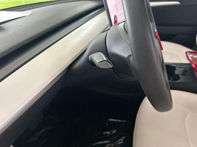 Photo of 2021 White Tesla Model 3