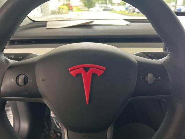 Photo of 2021 White Tesla Model 3