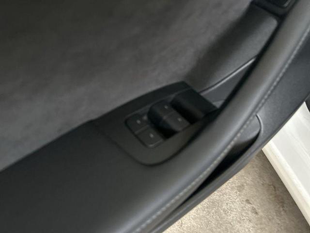 Photo of 2021 White Tesla Model 3