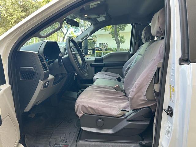 Photo of 2019 Oxford White Ford F-350
