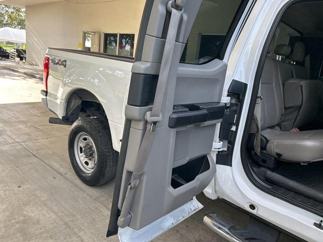 Photo of 2019 Oxford White Ford F-350