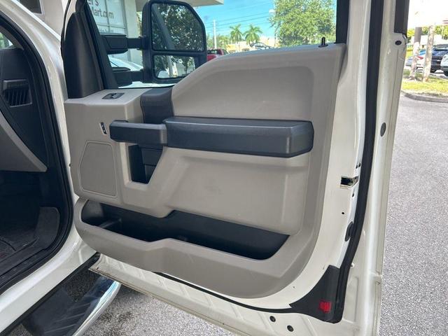 Photo of 2019 Oxford White Ford F-350