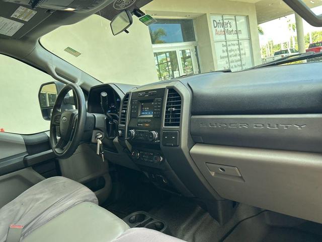 Photo of 2019 Oxford White Ford F-350