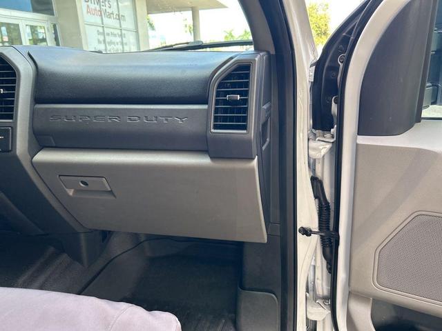 Photo of 2019 Oxford White Ford F-350